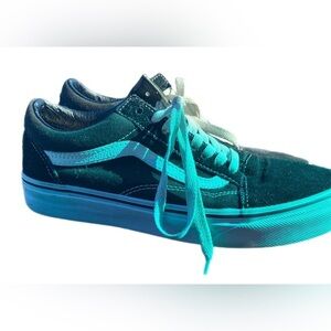 VANS Off The Wall Old Skool B&W Canvas Low Top Suede Sneakers. EUC.